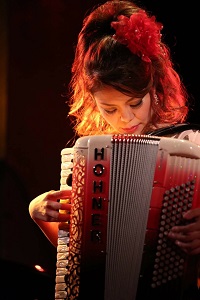 鳥海 涼子さん（Ryoko Toriumi アコーディオン奏者・アコーディオニスト）