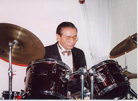 三戸部 純一さん（ドラマー、東中野 ミュージックライブドラム マスター）